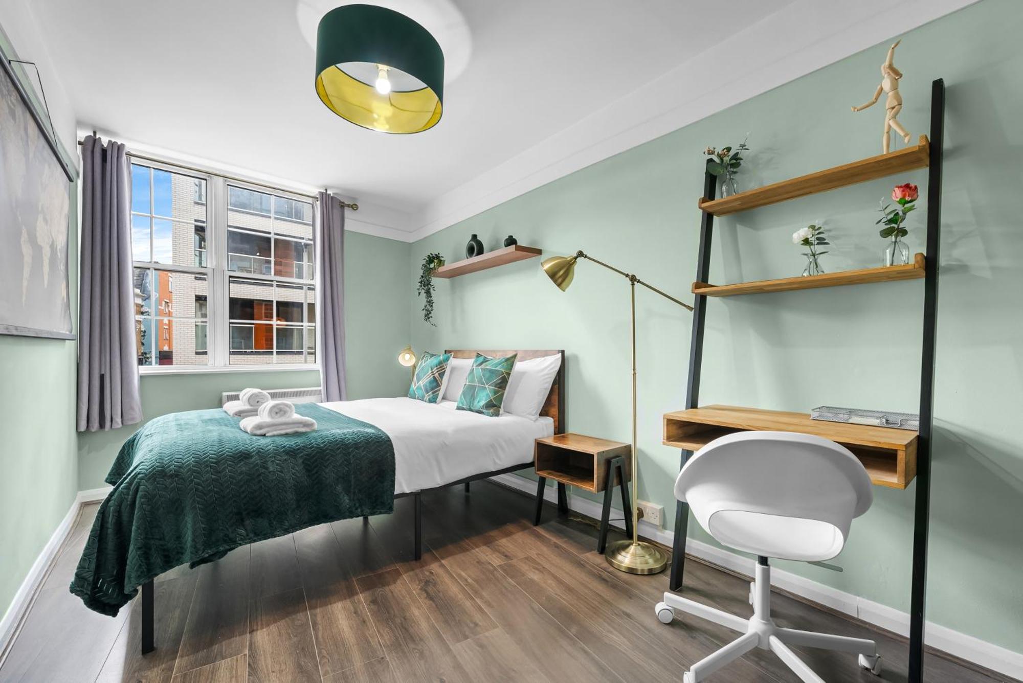 Chic 2 Bedroom Apartment Near Liverpool Street By Gold Stays London Bagian luar foto