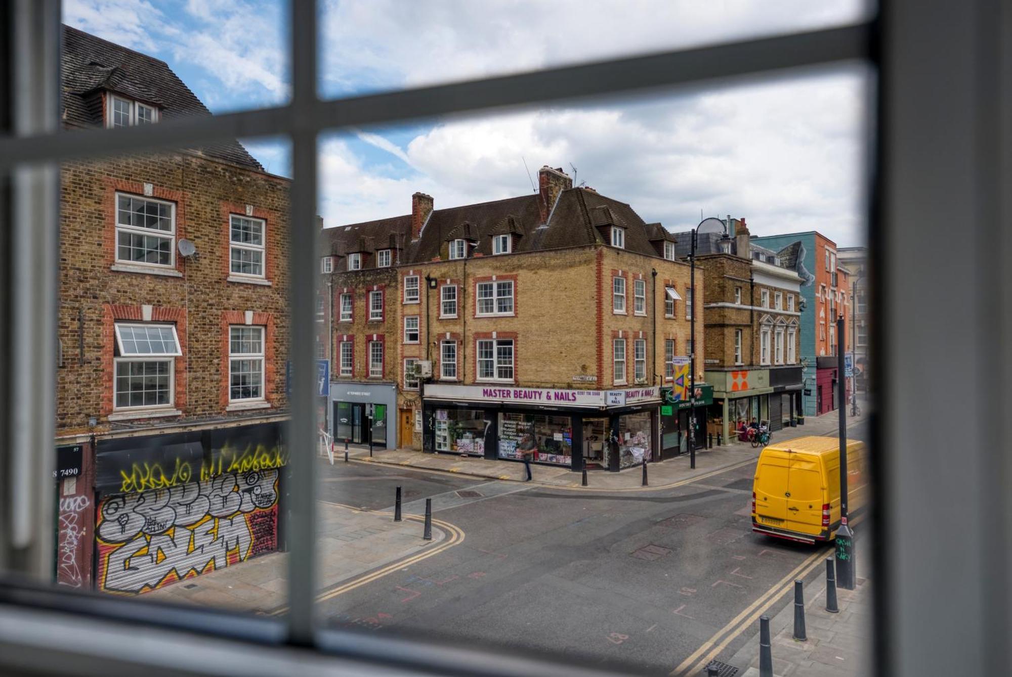 Chic 2 Bedroom Apartment Near Liverpool Street By Gold Stays London Bagian luar foto