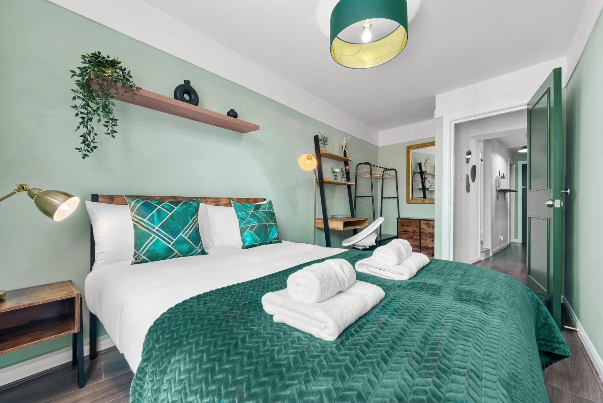 Chic 2 Bedroom Apartment Near Liverpool Street By Gold Stays London Bagian luar foto