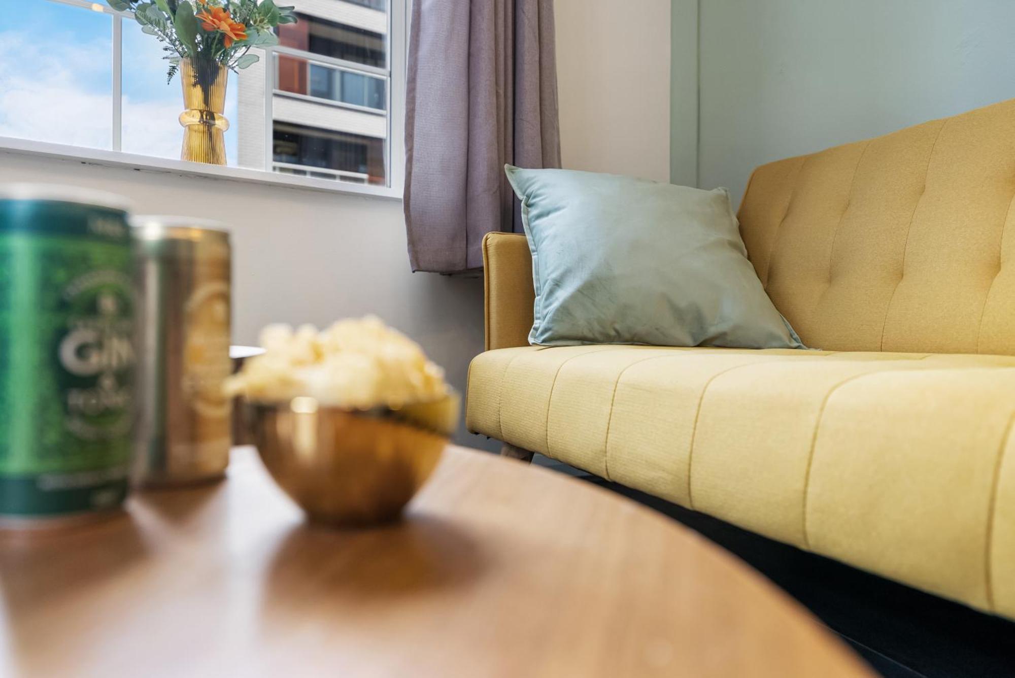 Chic 2 Bedroom Apartment Near Liverpool Street By Gold Stays London Bagian luar foto