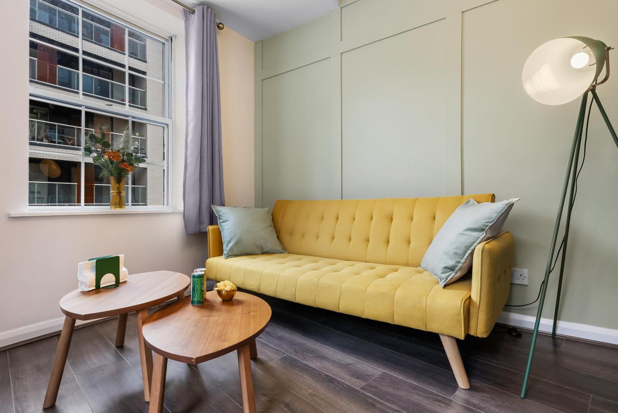 Chic 2 Bedroom Apartment Near Liverpool Street By Gold Stays London Bagian luar foto