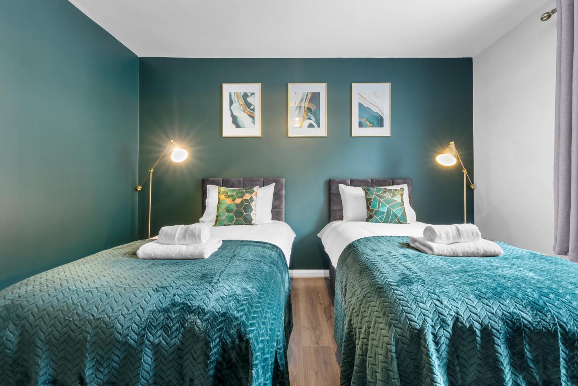Chic 2 Bedroom Apartment Near Liverpool Street By Gold Stays London Bagian luar foto