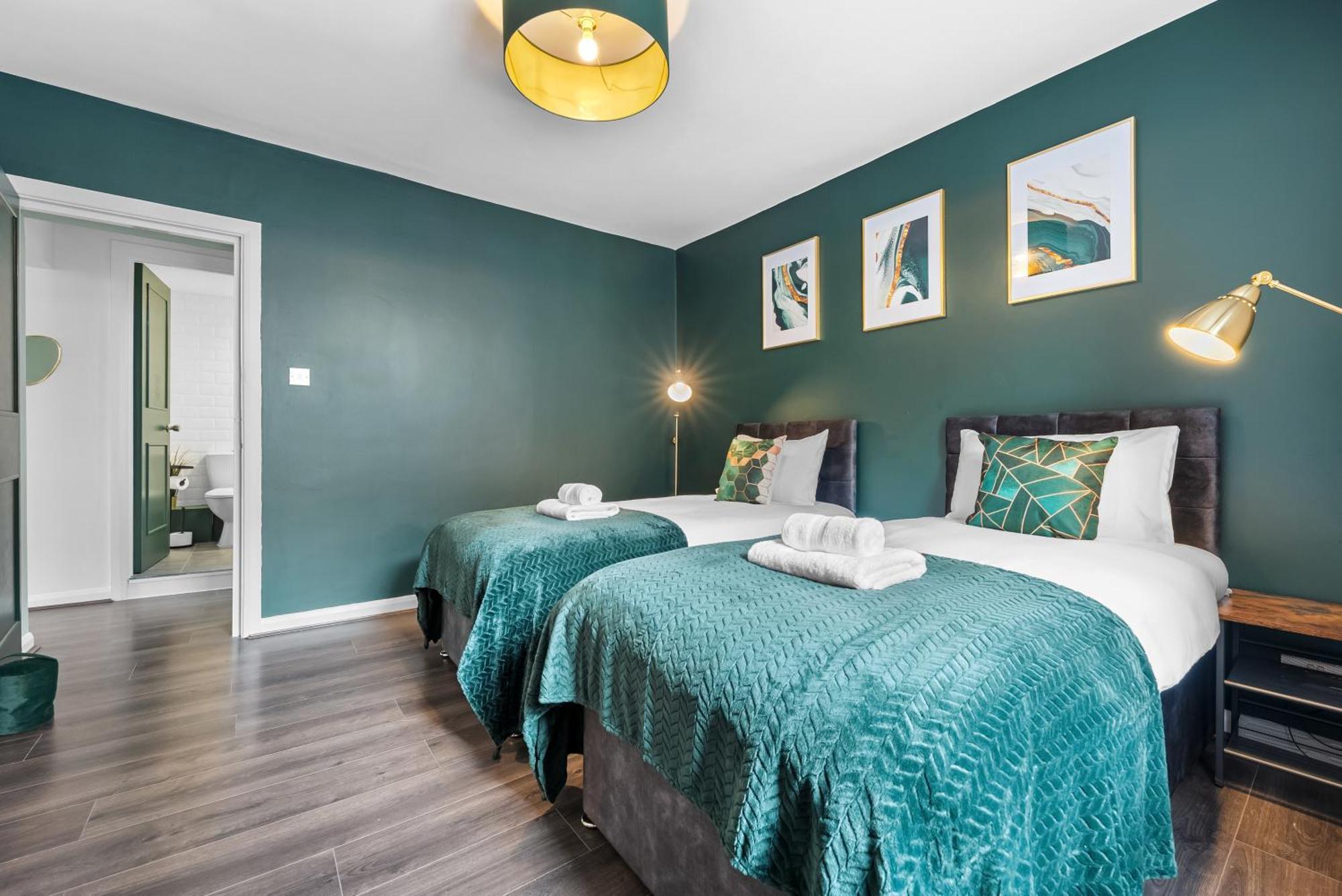 Chic 2 Bedroom Apartment Near Liverpool Street By Gold Stays London Bagian luar foto